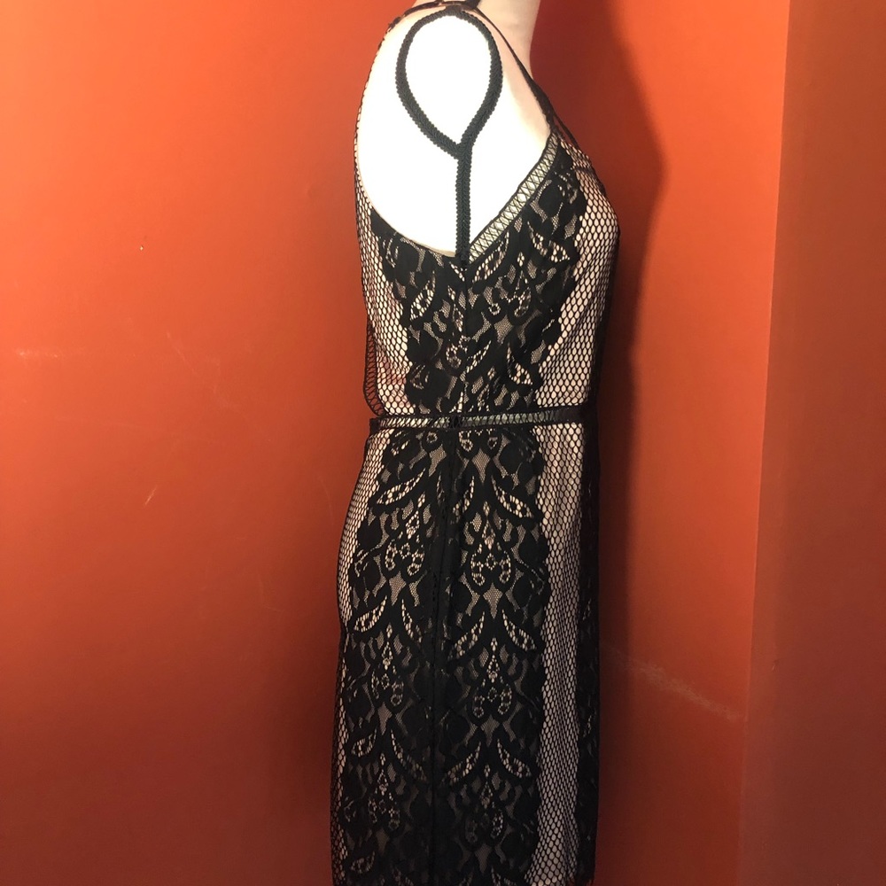 Cute black and nude lace dress sz M
CHECK OUT MY $10 ITEMS! - Picture 5 of 9